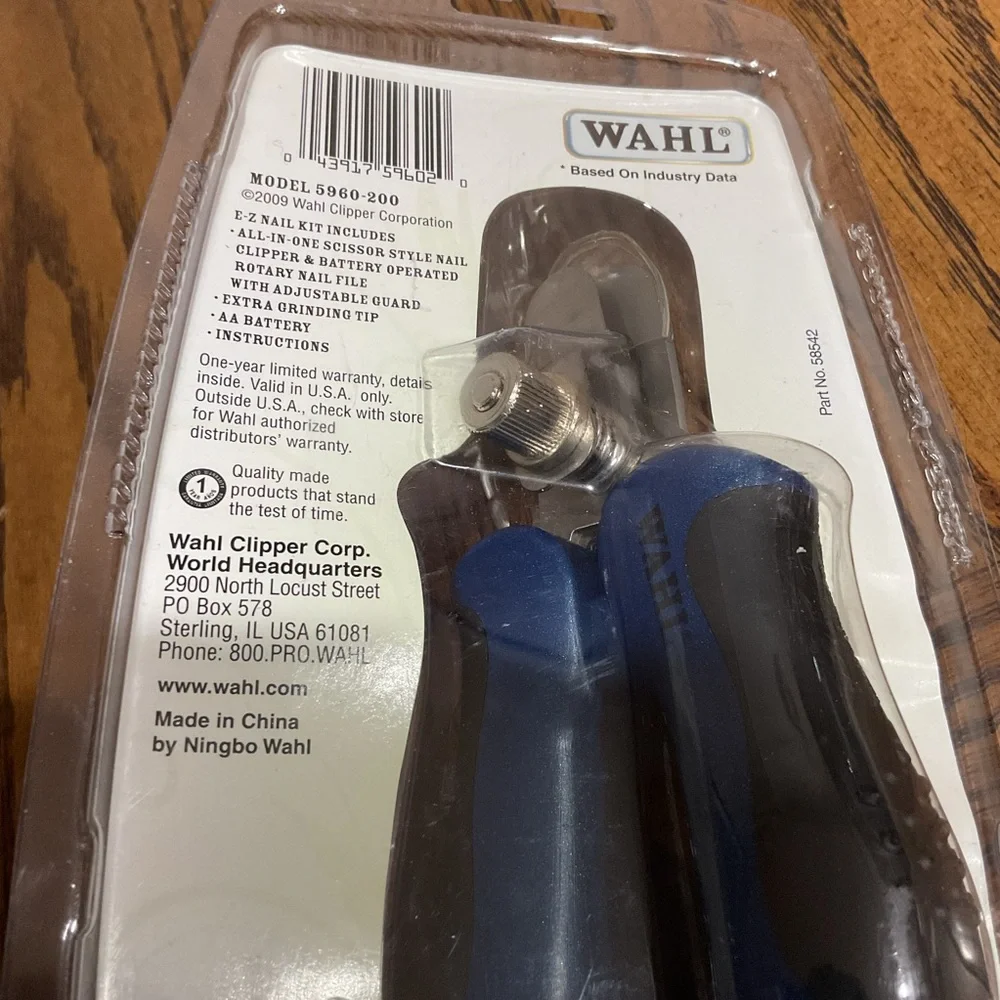 Wahl E-Z Nail Battery Operated Clipper in Black and Blue